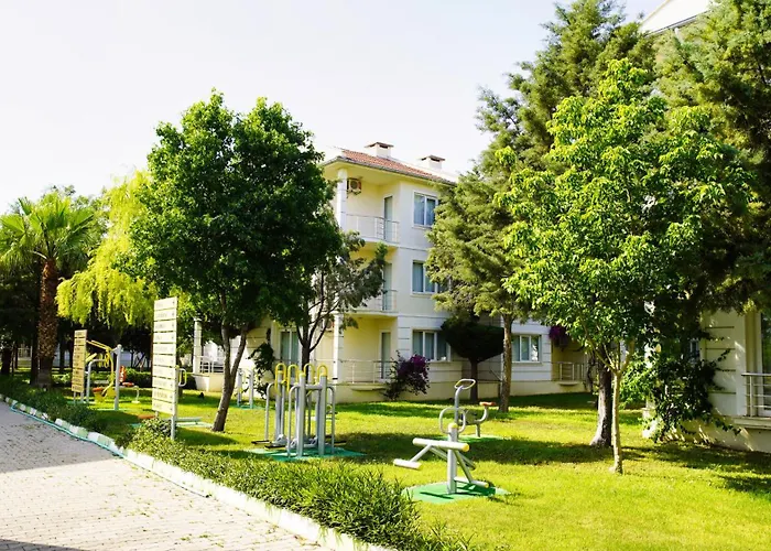 Airport Club Onat Garden Tatil Koeyue 3* דלמן